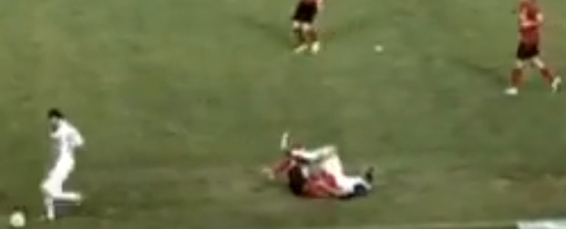 tacle Kung FU Liaoning Whowin vs Shanghai Shenhua